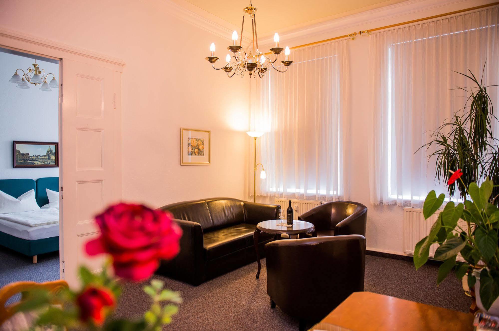Apartmenthaus Stadt Metz เดรสเดน ภายนอก รูปภาพ